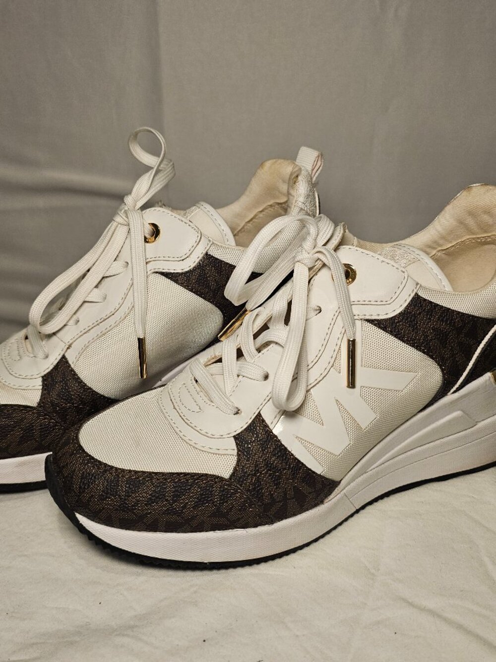 Michael Kors Wedge Sneakers Women's Size 7M White Brown Leather Lace Up Shoes